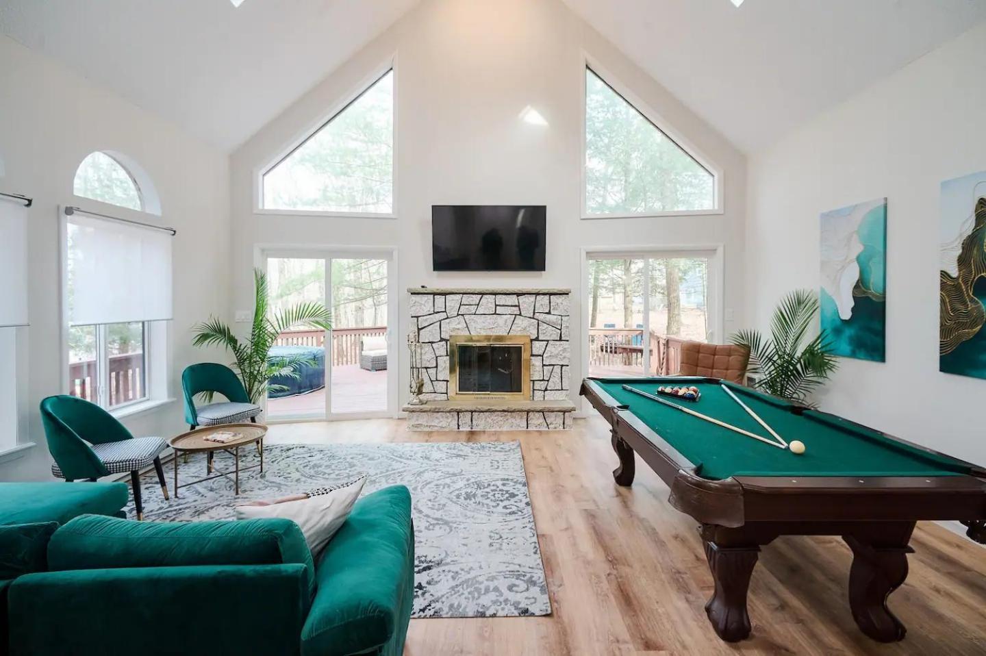 Wonderful Family Place W/hottub/sauna/billiard/private Pool East Stroudsburg