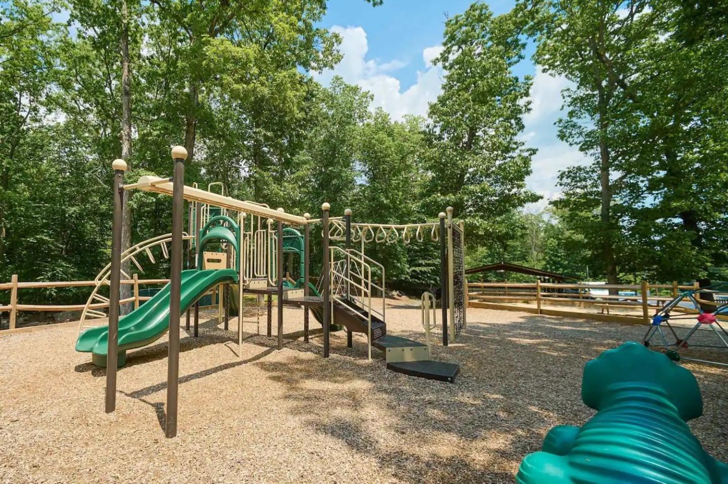 Wonderful Family Place W/hottub/sauna/billiard/private Pool Villa East Stroudsburg